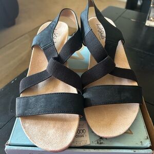 Life Stride Black Wedge Sandals
